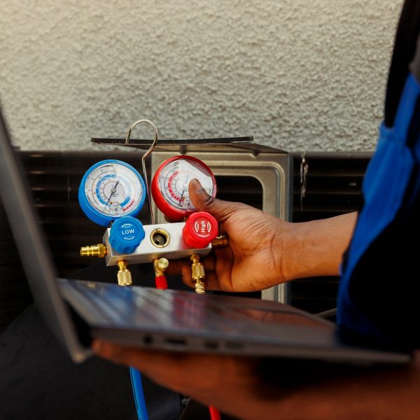 Mechanic restoring HVAC cooling capacity Mechanic restoring HVAC cooling capacity